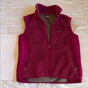 Patagonia women’s Magenta Fleece Vest - runs small